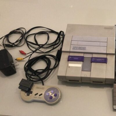Super Nintendo com fonte, cabo RCA, um controle e 11 jogos
